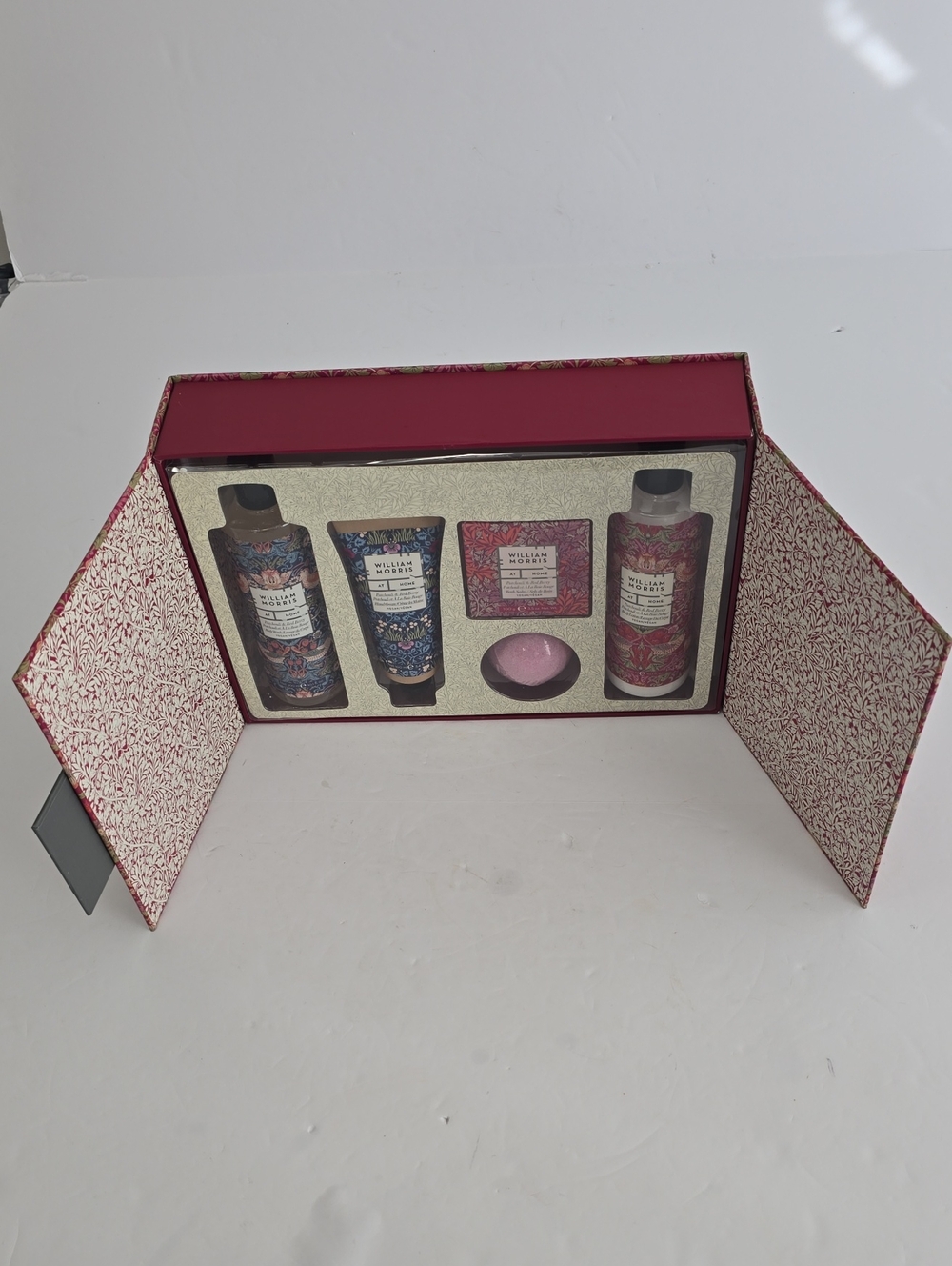 NIB  William Morris At Home Strawberry Thief Body Care Vegan 5 Pc Set